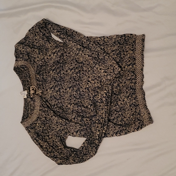 3 pretty long sleeve and 3/4 sleeve shirts - Picture 4 of 4